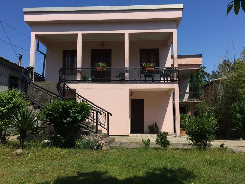 Marinas Guesthouse Kobuleti Exteriör bild